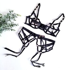 VICTORIA'S SECRET Black Strappy Harness Super Sexy Bra & Garther Belt 2 Pc Set
